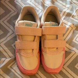 Puma Kids Sneakers - Pink and Cream size 1 new